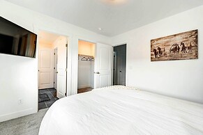 12 Mi to Dtwn Flagstaff: Spacious Bellemont Home!