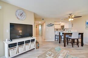 Walk to Bradenton Beach: Gulf-view Home w/ Lanai