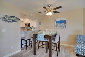 Walk to Bradenton Beach: Gulf-view Home w/ Lanai