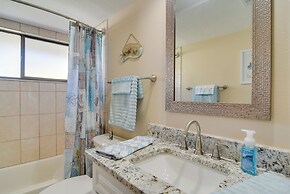 Walk to Bradenton Beach: Gulf-view Home w/ Lanai