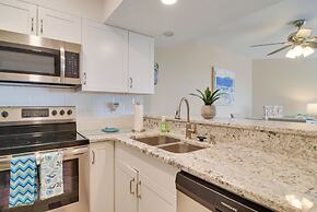 Walk to Bradenton Beach: Gulf-view Home w/ Lanai