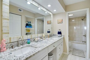 Walk to Bradenton Beach: Gulf-view Home w/ Lanai