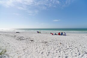 Walk to Bradenton Beach: Gulf-view Home w/ Lanai