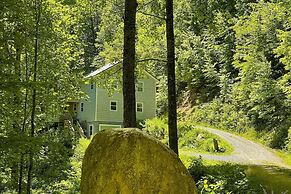 Peaceful North Carolina Retreat With Game Room!