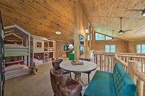 Luxe Riverfront Lodge: Group Wine and Ski Retreats