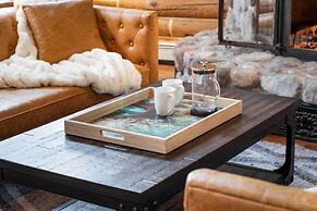 Luxe Riverfront Lodge: Group Wine and Ski Retreats