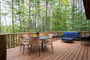 Luxe Riverfront Lodge: Group Wine and Ski Retreats