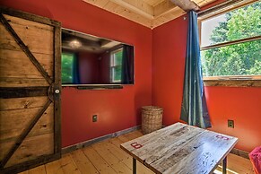 'red Sweetheart Barn Studio' w/ Mtn & River Views!