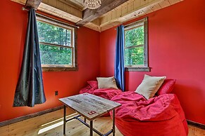 'red Sweetheart Barn Studio' w/ Mtn & River Views!