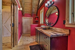 'red Sweetheart Barn Studio' w/ Mtn & River Views!