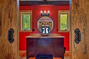 'red Sweetheart Barn Studio' w/ Mtn & River Views!