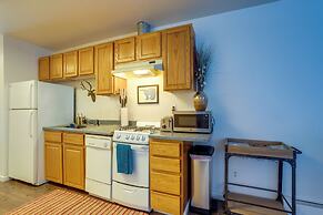 Waterfront Apt, Walk to Town & Coastal Trail!