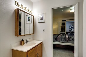 Waterfront Apt, Walk to Town & Coastal Trail!