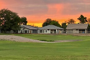 Heated Pool, Gas Grill & Yard: Phoenix Retreat!