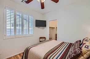 Heated Pool, Gas Grill & Yard: Phoenix Retreat!