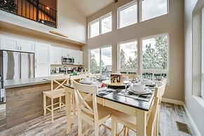 Hot Tub + Deck: Mtn-view Pine Getaway!