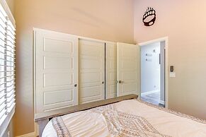 Hot Tub + Deck: Mtn-view Pine Getaway!