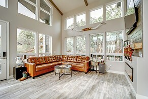 Hot Tub + Deck: Mtn-view Pine Getaway!