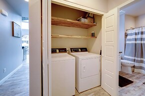 Hot Tub + Deck: Mtn-view Pine Getaway!