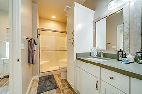 Hot Tub + Deck: Mtn-view Pine Getaway!