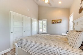 Hot Tub + Deck: Mtn-view Pine Getaway!