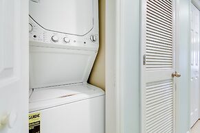 Balcony, Pool & Hot Tub: Little River Condo!