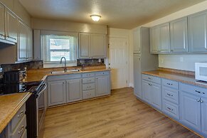 Lamesa Vacation Rental w/ Covered Patio & Fire Pit