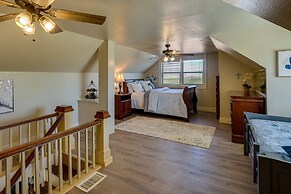 Lamesa Vacation Rental w/ Covered Patio & Fire Pit