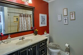 Lamesa Vacation Rental w/ Covered Patio & Fire Pit