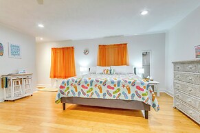 Gulf Breeze Vacation Rental for 2 w/ Pool Access!