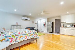 Gulf Breeze Vacation Rental for 2 w/ Pool Access!