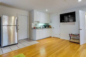 Gulf Breeze Vacation Rental for 2 w/ Pool Access!