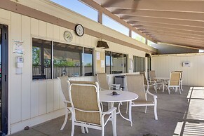 Green Valley Abode w/ Pool Access & Mtn Views