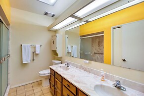Green Valley Abode w/ Pool Access & Mtn Views