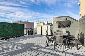 Walk to UNL Campus: Dtwn Lincoln Loft Apt!
