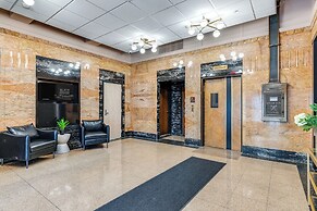 Walk to UNL Campus: Dtwn Lincoln Loft Apt!