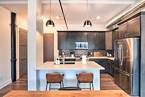 Walk to UNL Campus: Dtwn Lincoln Loft Apt!