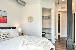 Walk to UNL Campus: Dtwn Lincoln Loft Apt!