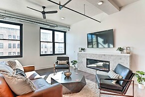 Walk to UNL Campus: Dtwn Lincoln Loft Apt!