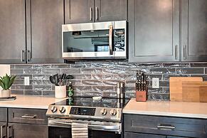 Walk to UNL Campus: Dtwn Lincoln Loft Apt!