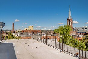 1 Mi to to M&T Bank Stadium: Home w/ Rooftop Patio