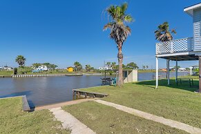 Waterfront Texas Abode w/ Boat Ramp, Pets Welcome
