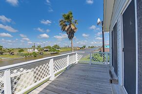 Waterfront Texas Abode w/ Boat Ramp, Pets Welcome