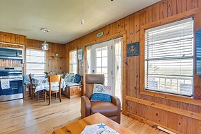 Waterfront Texas Abode w/ Boat Ramp, Pets Welcome