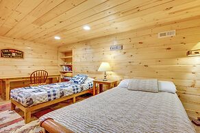 Carroll Log Cabin w/ Deck < 9 Mi to Bretton Woods!