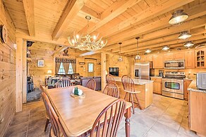 Carroll Log Cabin w/ Deck < 9 Mi to Bretton Woods!