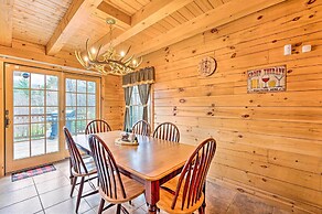 Carroll Log Cabin w/ Deck < 9 Mi to Bretton Woods!