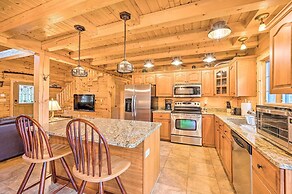 Carroll Log Cabin w/ Deck < 9 Mi to Bretton Woods!