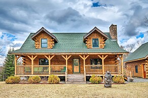 Carroll Log Cabin w/ Deck < 9 Mi to Bretton Woods!
