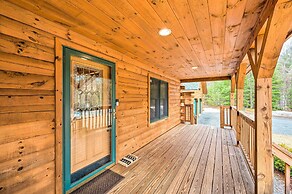 Carroll Log Cabin w/ Deck < 9 Mi to Bretton Woods!